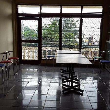 Kampung Bule Hostel Labuan Bajo Zewnętrze zdjęcie